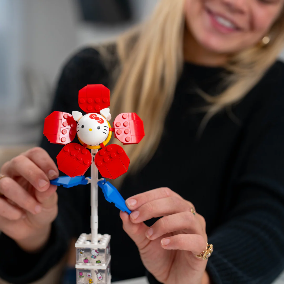 Hello Kitty Flower & Vase - Image 12