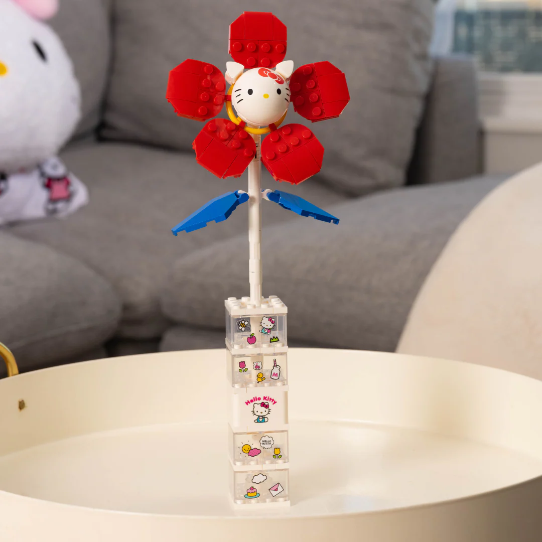 Hello Kitty Flower & Vase - Image 3