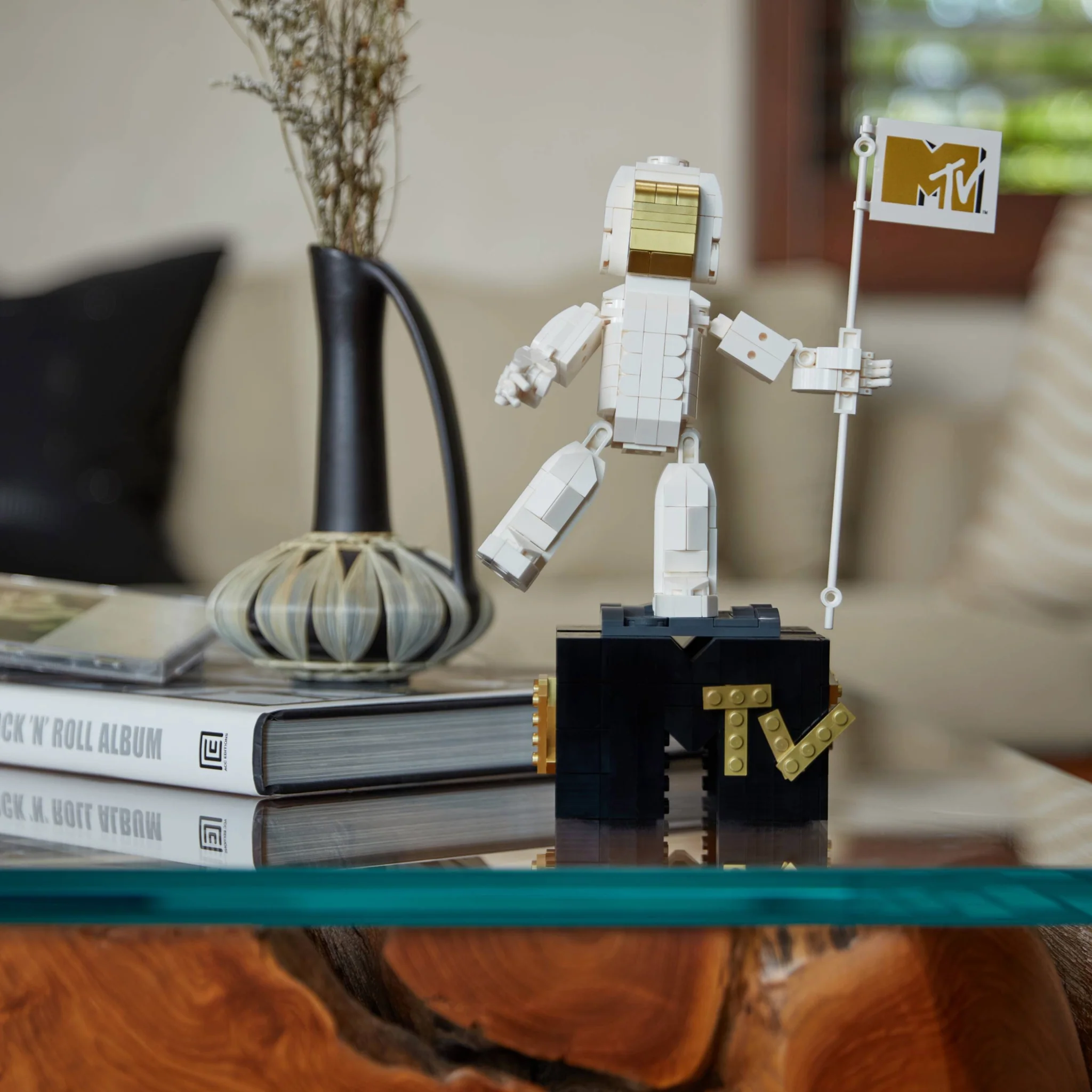MTV Moon Person - Image 4