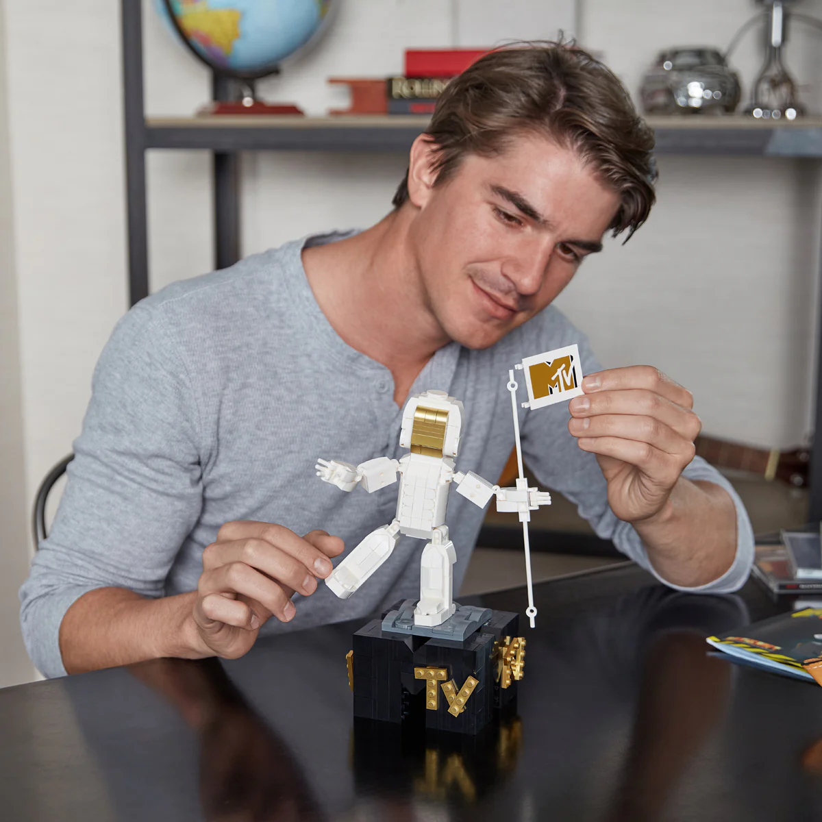 MTV Moon Person - Image 6